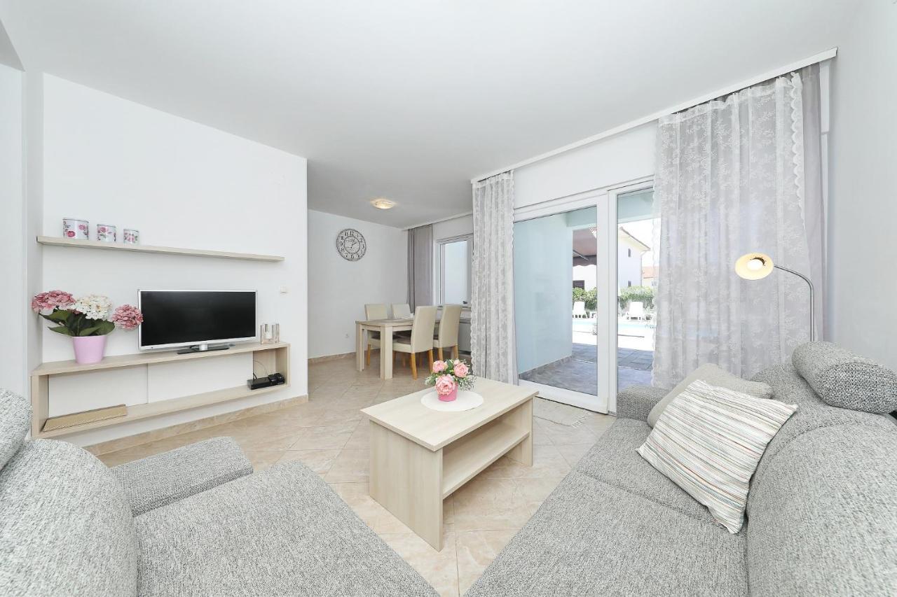 Apartments Punta Привлака Екстер'єр фото